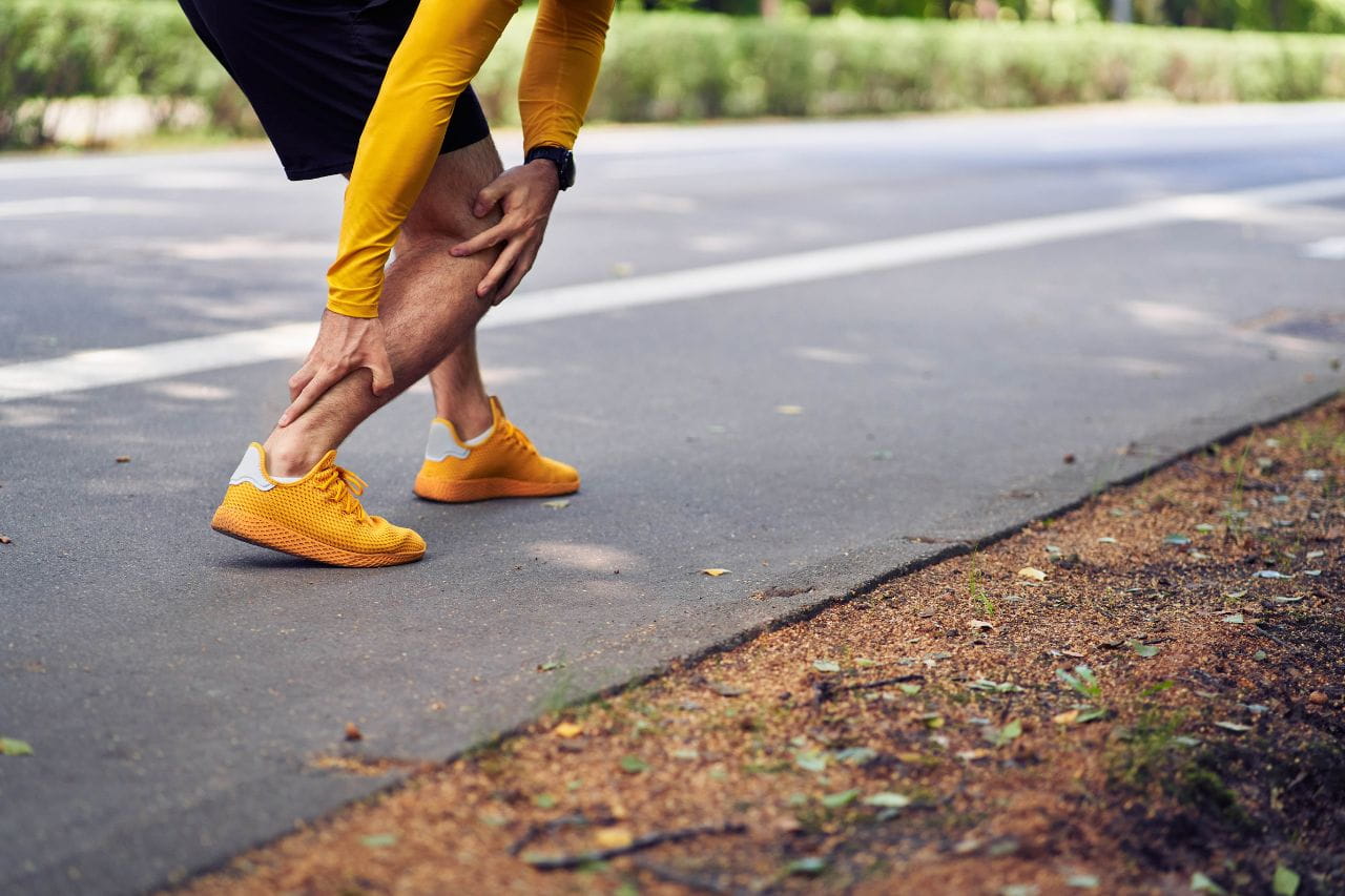 Runner holding his leg